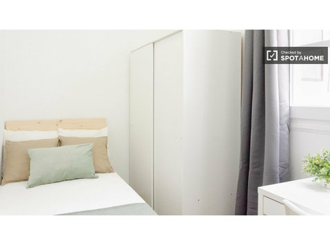 Valensiya, L'Eixample'de 6 yatak odalı dairede kiralık oda - Kiralık