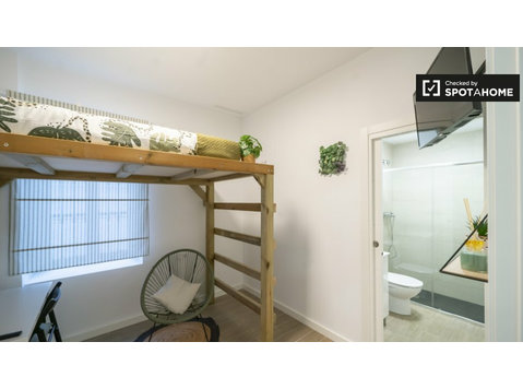 Zimmer zu vermieten in 6-Zimmer-Wohnung in Torrent, Valencia - Zu Vermieten