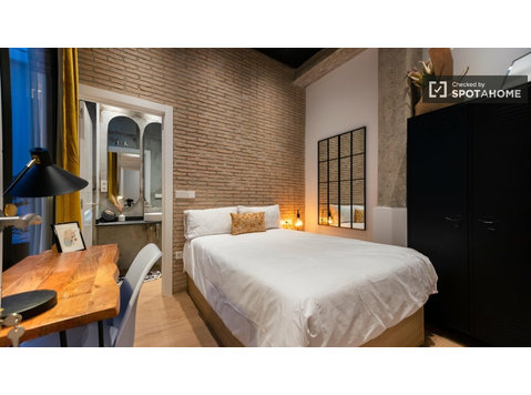 Room for rent in 6-bedroom apartment in Valencia, Valencia - De inchiriat