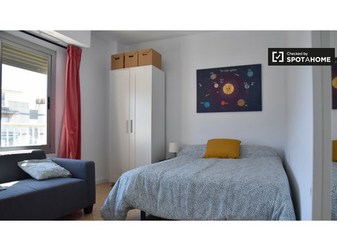 Pokój do wynajęcia w mieszkaniu z 8 sypialniami w L'Amistat… - Do wynajęcia