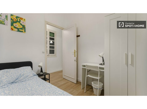 Zimmer zu vermieten in 8-Zimmer-Wohnung in Valencia - Zu Vermieten