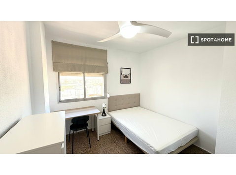 Zimmer zu vermieten in En Corts, Valencia - Zu Vermieten