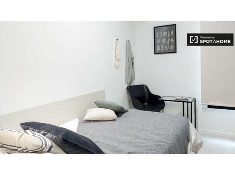 Room for rent in Extramurs, Valencia - Аренда