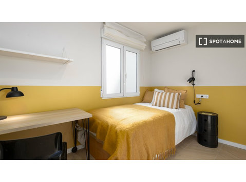Zimmer zu vermieten in einer 4-Zimmer-Wohnung in Valencia - Zu Vermieten