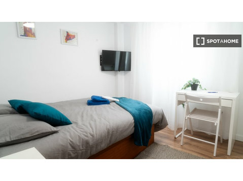 Zimmer zu vermieten in einer 4-Zimmer-Wohnung in Valencia - Zu Vermieten