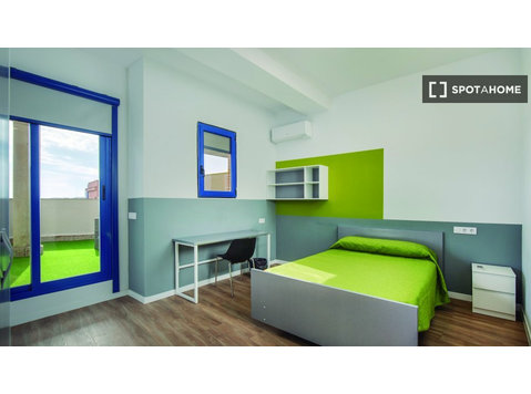 Room for rent in a student residence in Valencia - เพื่อให้เช่า