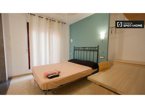 Room for rent in shared apartment, Camins al Grau, Valencia - השכרה