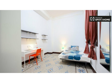 Ciutat Vella, Valencia'da 10 yatak odalı dairede oda - Kiralık