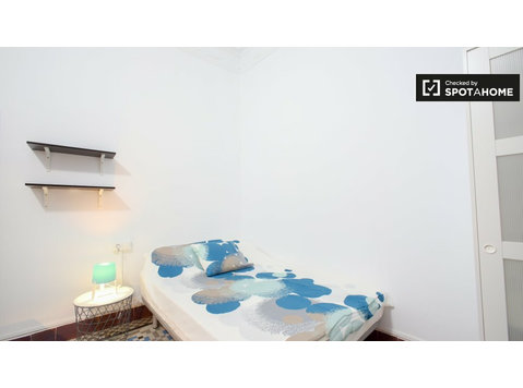 Room in 10-bedroom apartment in Ciutat Vella, Valencia - 임대