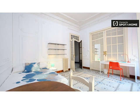 Zimmer in 10-Zimmer-Wohnung in Ciutat Vella, Valencia - Zu Vermieten