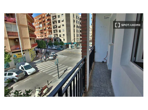 Quarto em apartamento de 3 quartos em Benimaclet, Valência - Aluguel