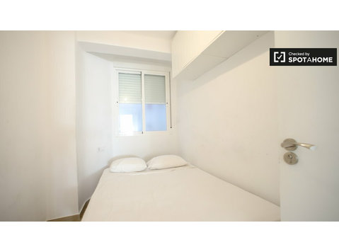Zimmer in 3-Zimmer-Wohnung in Camins al Grau, Valencia - Zu Vermieten