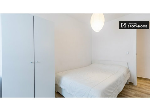 Room in 3-bedroom apartment in Camins al Grau, Valencia - De inchiriat