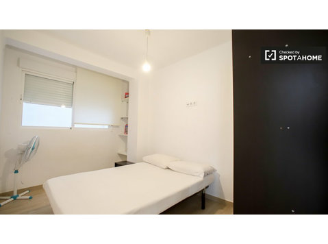 Camins al Grau, Valensiya'daki 4 odalı daireyininde oda - Kiralık