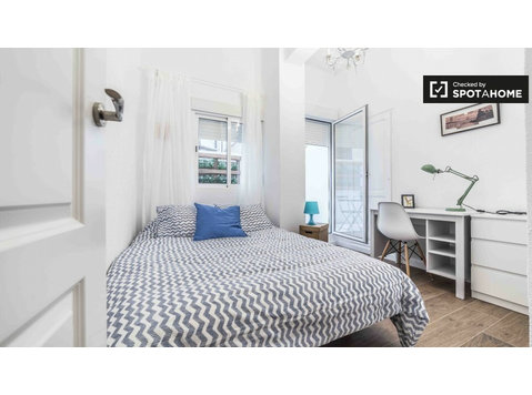 Camera in appartamento con 4 camere da letto a Eixample,… - In Affitto