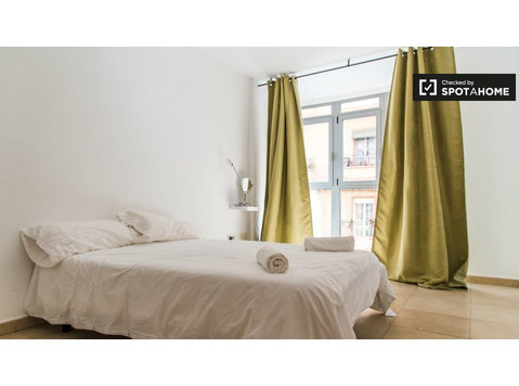 Quatre Carreres, Valencia'da 4 yatak odalı dairede oda - Kiralık