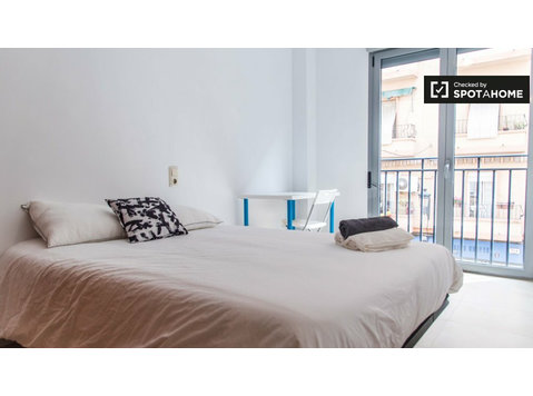 Zimmer in 4-Zimmer-Wohnung in Quatre Carreres, Valencia - Zu Vermieten