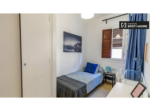 Zimmer in einer 5-Zimmer-Wohnung in Ciutat Vella, Valencia - Zu Vermieten
