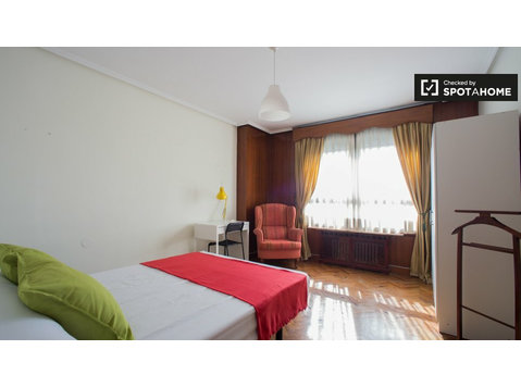 Room in 7-bedroom apartment in Ciutat Vella, Valencia - เพื่อให้เช่า