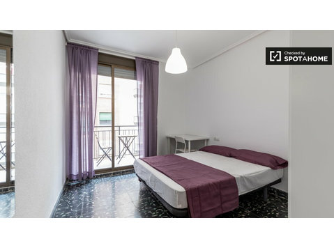 Quarto em apartamento de 7 quartos em El Pla del Real,… - Aluguel