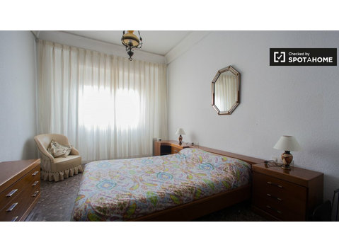 Quatre Carreres Valensiya'daki 7 odalı daire - Kiralık