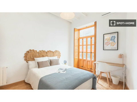 Quarto em apartamento compartilhado de 10 quartos para… - Aluguel