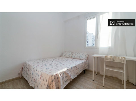 Habitación en piso compartido en El Plà del Real, Valencia - Alquiler