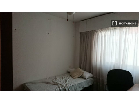 Zimmer in einer Wohngemeinschaft, La Malva-Rosa, Valencia. - Zu Vermieten