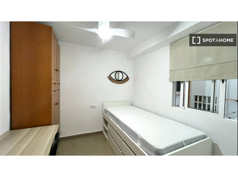 Els Orriols, Valensiya'da kiralık ortak dairede oda. - Kiralık