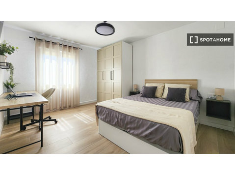 La Malva-Rosa, Valencia'da kiralık paylaşımlı dairede oda - Kiralık