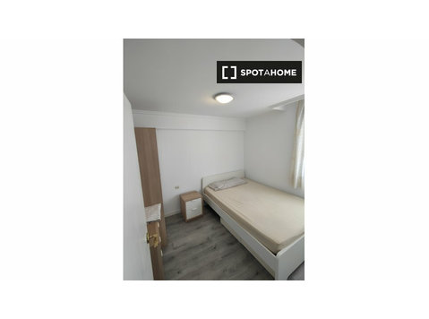 Zimmer zu vermieten in 3-Zimmer-Wohnung in Beteró, Valencia - Zu Vermieten