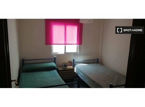 Valencia, Paterna 3 yatak odalı dairede kiralık odalar - Kiralık