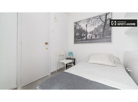 Rooms for rent in 4-bedroom apartment in Extramurs, Valencia - เพื่อให้เช่า