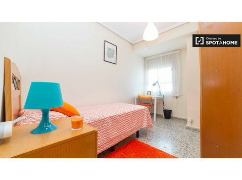Algirós, Valencia 5 yatak odalı daire kiralık odalar - Kiralık