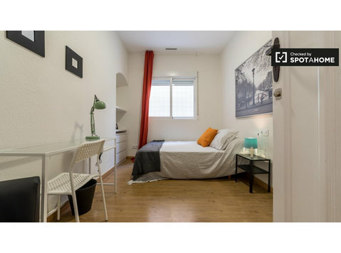 Valencia, Extramurs 6 odalı apartman dairesinde kiralık… - Kiralık
