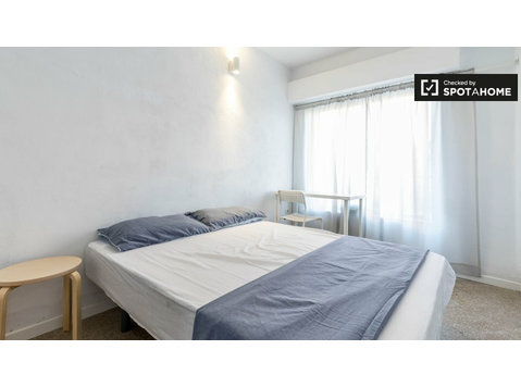 Rooms for rent in 6-bedroom apartment in Extramurs, Valencia - Kiadó