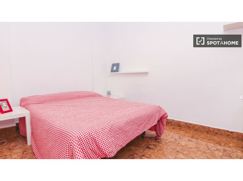 Valencia'nın merkezinde 6 yatak odalı daire kiralık odalar - Kiralık