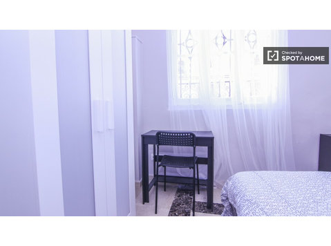 Rooms for rent in 7-bedroom apartment with terrace, Rascanya - Аренда