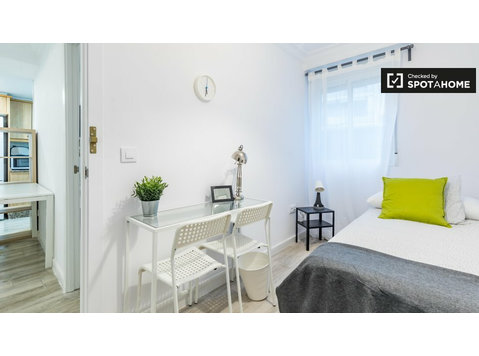 Single room for rent, 5-bedroom apartment, L’Olivereta - For Rent