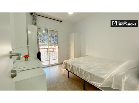 Einzelzimmer zu vermieten, 6-Zimmer-Wohnung, Algirós,… - Zu Vermieten