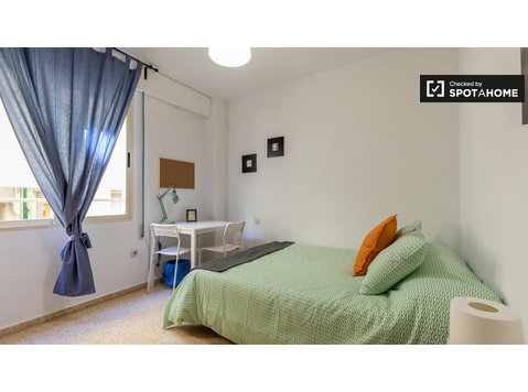 Spacious room for rent in Ciutat Vella, Valencia - برای اجاره