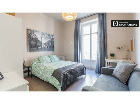 Spacious room for rent in Eixample, Madrid - 空室あり