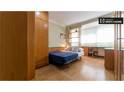 Przestronny pokój w apartamencie z 8 sypialniami w El Pla… - Do wynajęcia