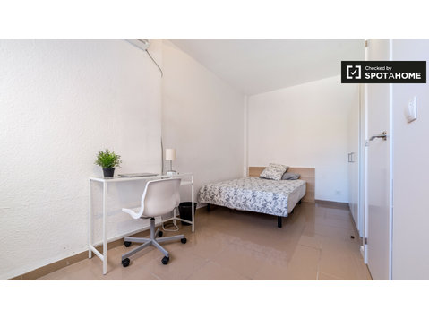 Przestronny pokój w apartamencie w El Pla del Real, Valencia - Do wynajęcia