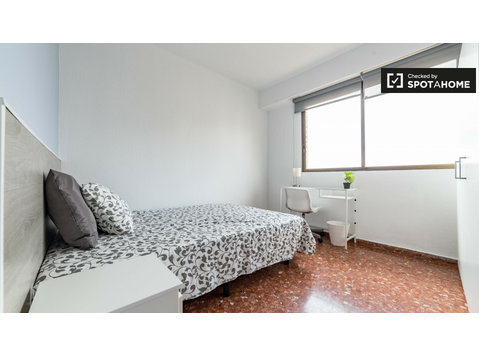 Stilvolles Zimmer in 5-Zimmer-Wohnung in La Saidia, Valencia - Zu Vermieten