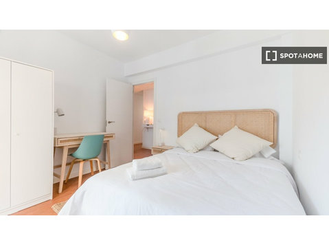 Apartamento inteiro de 4 quartos em Valência com terraço - Aluguel