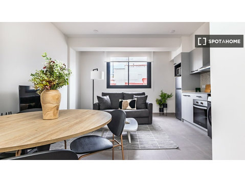 Apartamento de 1 dormitorio en alquiler en Nou Moles,… - Pisos