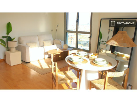 Appartamento con 1 camera da letto in affitto a Quatre… - Appartamenti