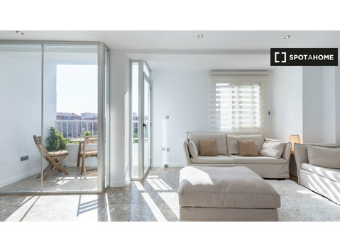 Valencia'da kiralık 2 yatak odalı daire - Apartman Daireleri