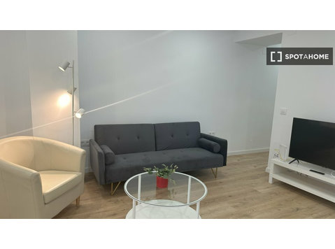3-bedroom apartment for rent in Ciutat Jardí, Valencia. - Apartments